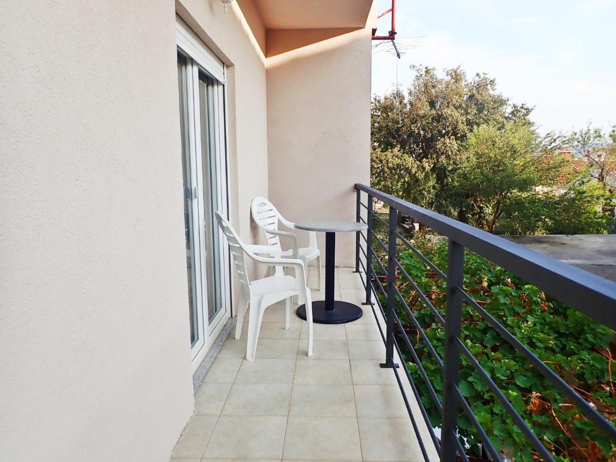 Apartments Troselj Starigrad Paklenica Quarto foto
